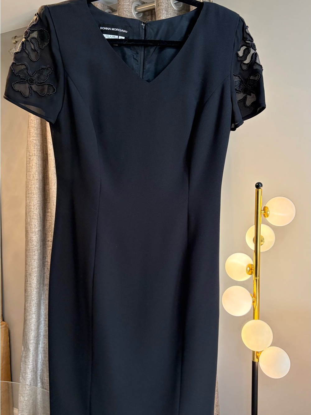 Donna Morgan Black V-Neck Short Sleeve Dress. Size 10.